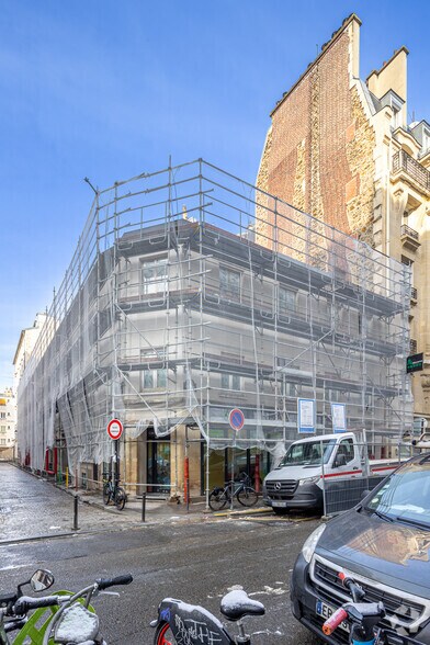 12 Rue Jacquemont, Paris à louer - Photo de l’immeuble – Image 2 sur 2