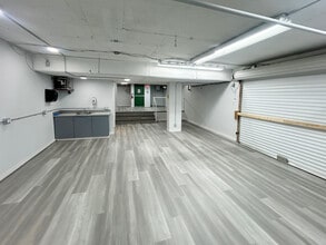 68 E 1st Ave, Vancouver, BC à louer Photo intérieure– Image 2 sur 3