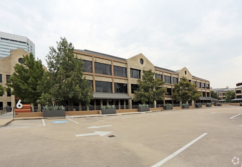 5000 Riverside Dr, Irving, TX à louer - Photo de l’immeuble – Image 1 sur 10