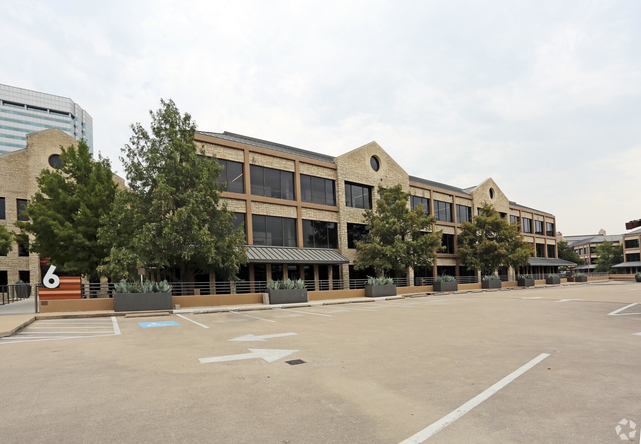 5000 Riverside Dr, Irving, TX à louer Photo de l’immeuble– Image 1 sur 11