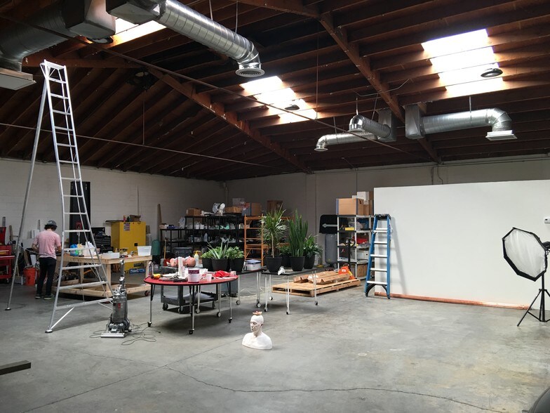 3605 E 8th St, Los Angeles, CA à louer - Photo intérieure – Image 2 sur 19
