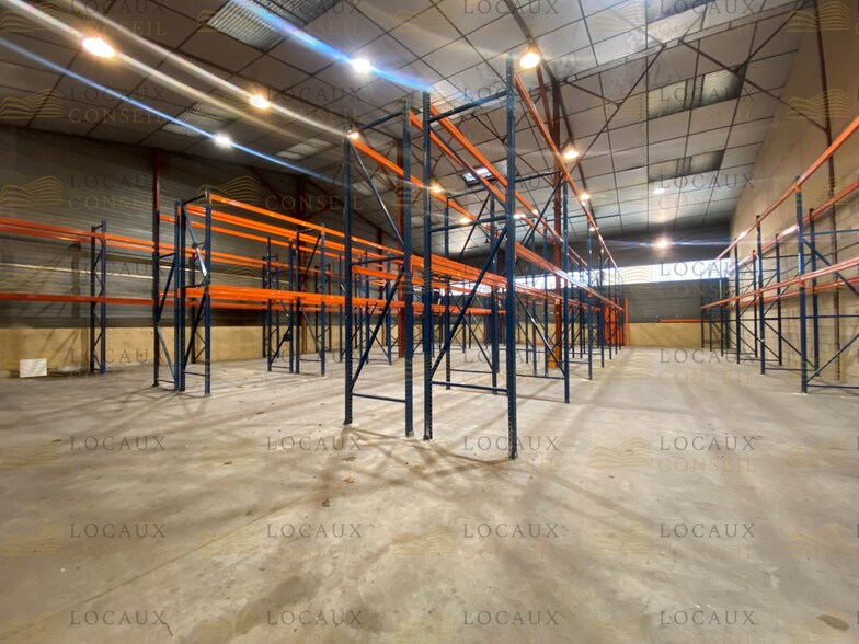 Local d'activités dans Argenteuil à vendre - Photo de l’immeuble – Image 3 sur 10