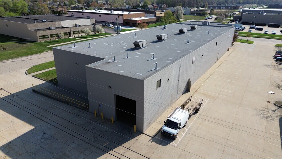 51821 Industrial Dr, Macomb Township, MI à louer - Photo de l’immeuble – Image 2 sur 11