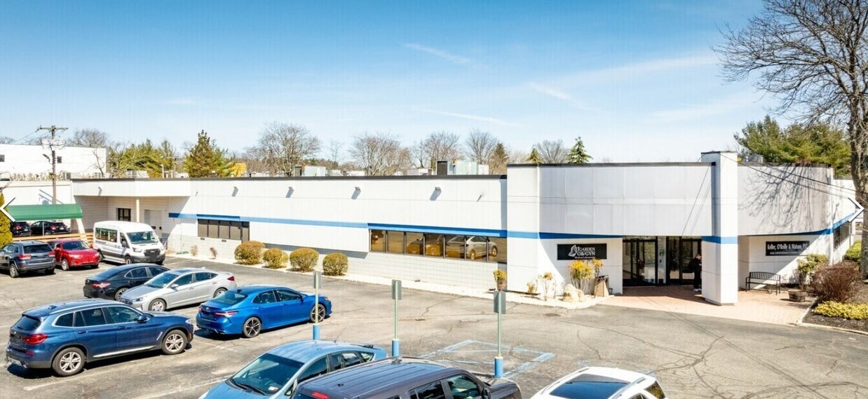 240-246 Crossways Park Dr W, Woodbury, NY à louer Photo intérieure– Image 1 sur 1