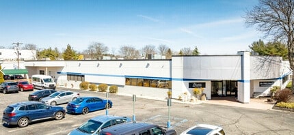 240-246 Crossways Park Dr W, Woodbury, NY à louer Photo intérieure– Image 1 sur 1