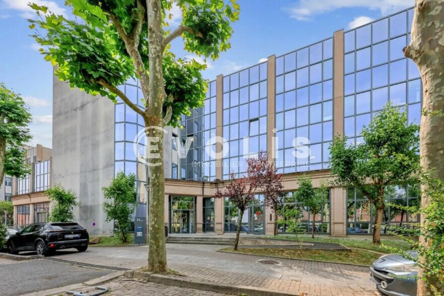 Bureau dans Neuilly-Plaisance à louer - Photo de l’immeuble – Image 2 sur 14