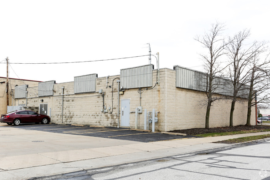 6290-6294 Mayfield Rd, Mayfield Heights, OH à louer - Photo de l’immeuble – Image 2 sur 4