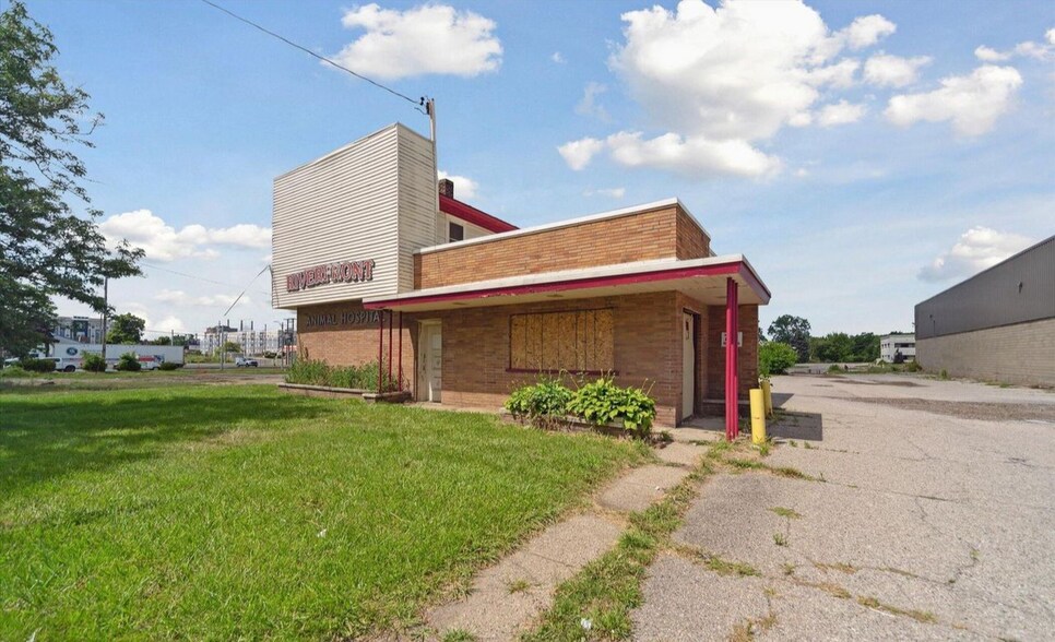 719 N Larch St, Lansing, MI à vendre - Photo de l’immeuble – Image 2 sur 21