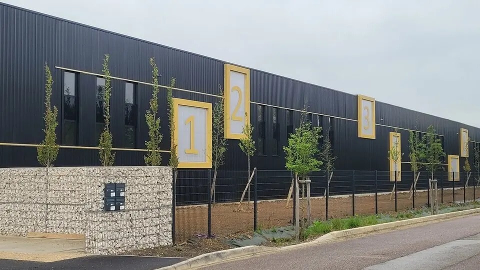 Local d’activités dans Oissel à louer - Photo de l’immeuble – Image 3 sur 15