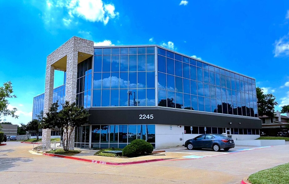 2245 Keller Way, Carrollton, TX à louer - Photo de l’immeuble – Image 1 sur 12