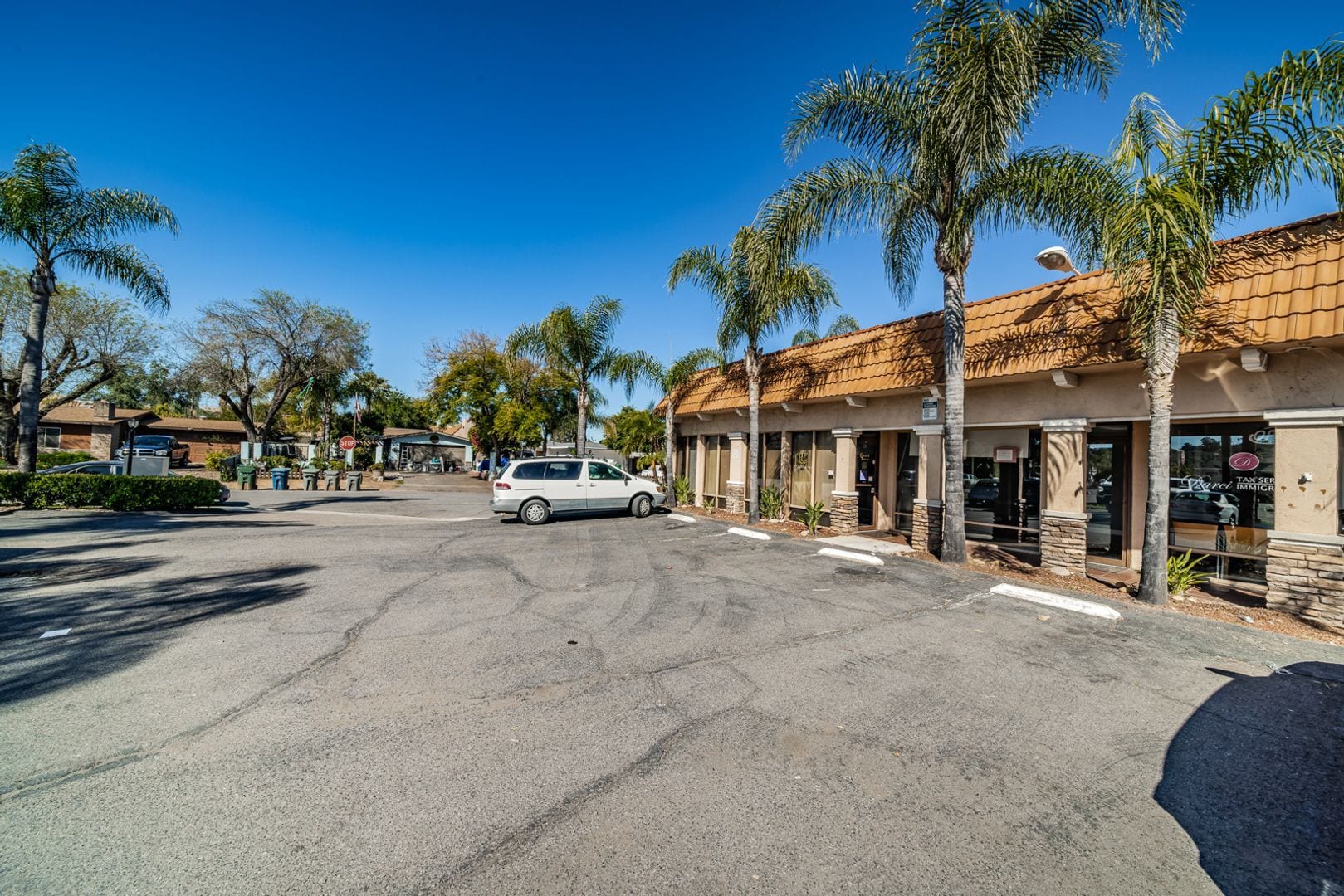 430 N Cedar St, Escondido, CA à louer Photo de l’immeuble– Image 1 sur 13