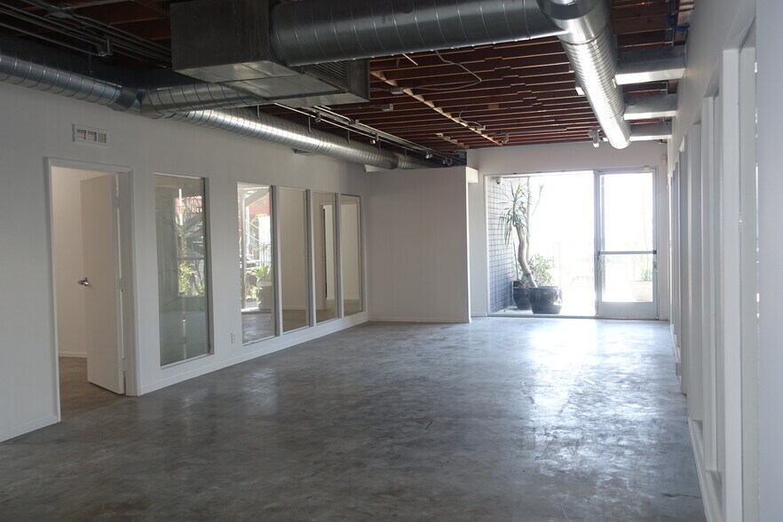 818 N La Brea Ave, Los Angeles, CA à vendre - Photo de l’immeuble – Image 2 sur 11