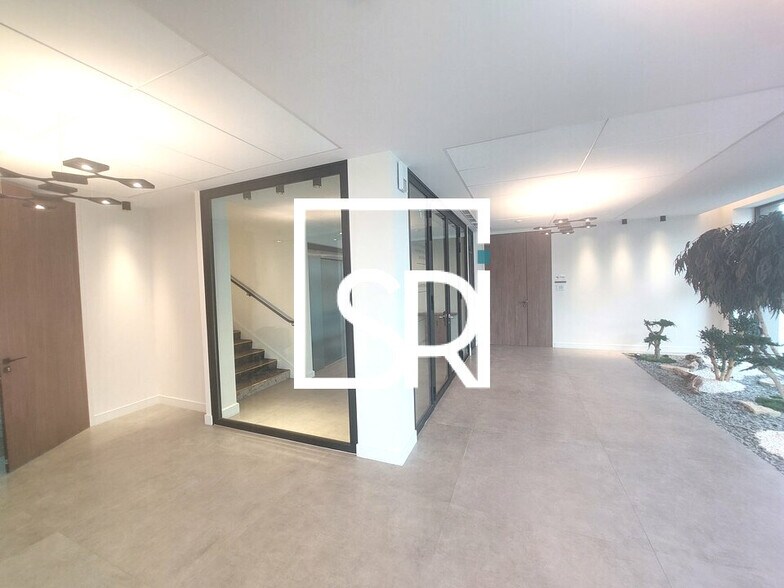 1 Rue Eric De Cromières, Clermont-Ferrand à louer - Hall d’entrée – Image 1 sur 12