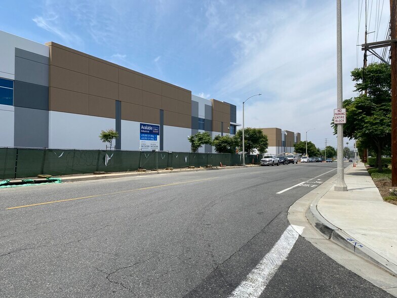 900 Marlborough ave, Riverside, CA à louer - Photo de l’immeuble – Image 2 sur 21