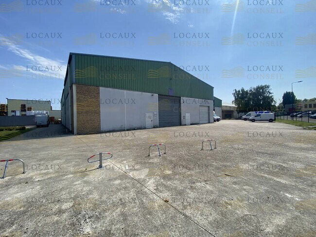 Plus de détails pour Local d'activités à louer