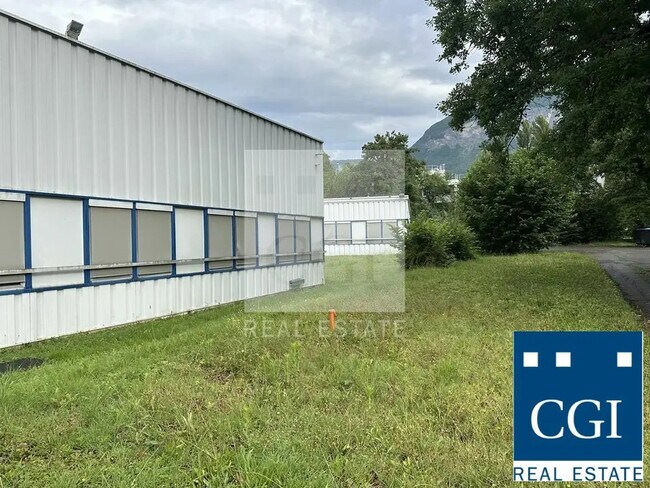 Plus de détails pour Local d'activités à louer