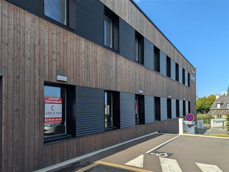 Bureau dans Langueux à vendre - Photo de l’immeuble – Image 3 sur 21