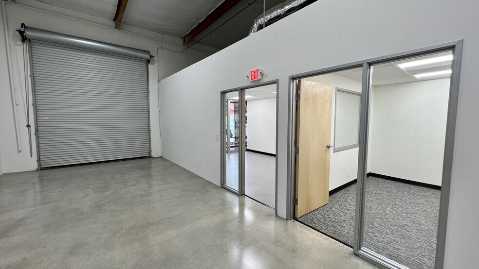 18320-18330 Oxnard St, Tarzana, CA à louer - Photo intérieure – Image 3 sur 13