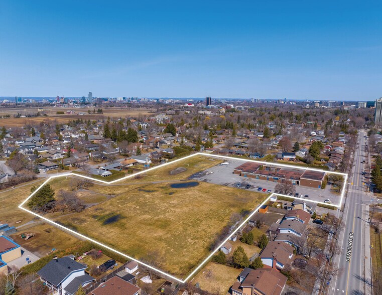 991 Dynes Rd, Ottawa, ON à vendre - Photo principale – Image 1 sur 1