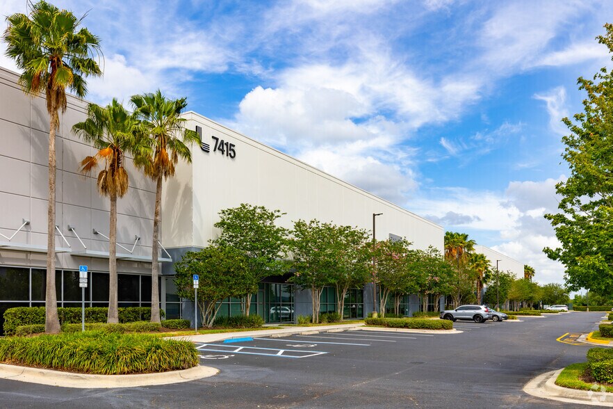 7415 Emerald Dunes Dr, Orlando, FL à louer - Photo principale – Image 1 sur 5