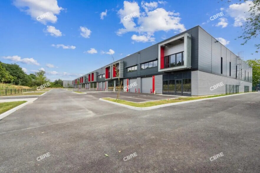 Local d’activités dans Bondoufle à louer - Photo de l’immeuble – Image 2 sur 14