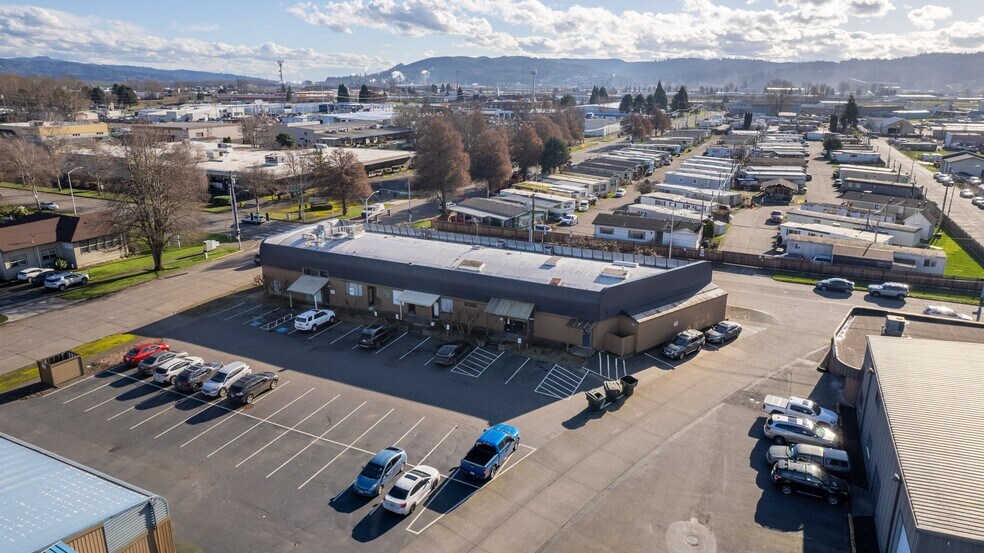 1106 Douglas St, Longview, WA à vendre - Photo de l’immeuble – Image 3 sur 15