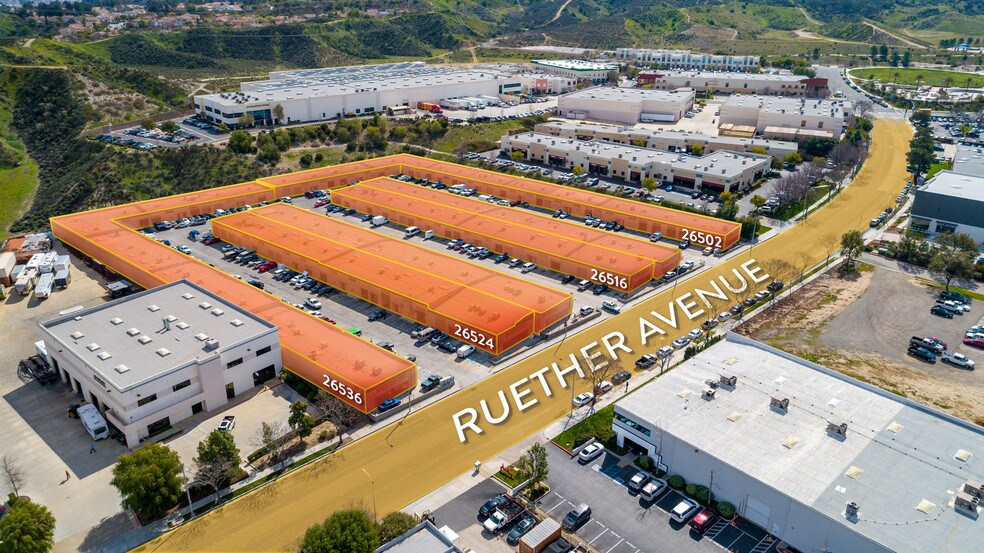 26516 Ruether Ave, Santa Clarita, CA à louer - Photo de l’immeuble – Image 1 sur 9