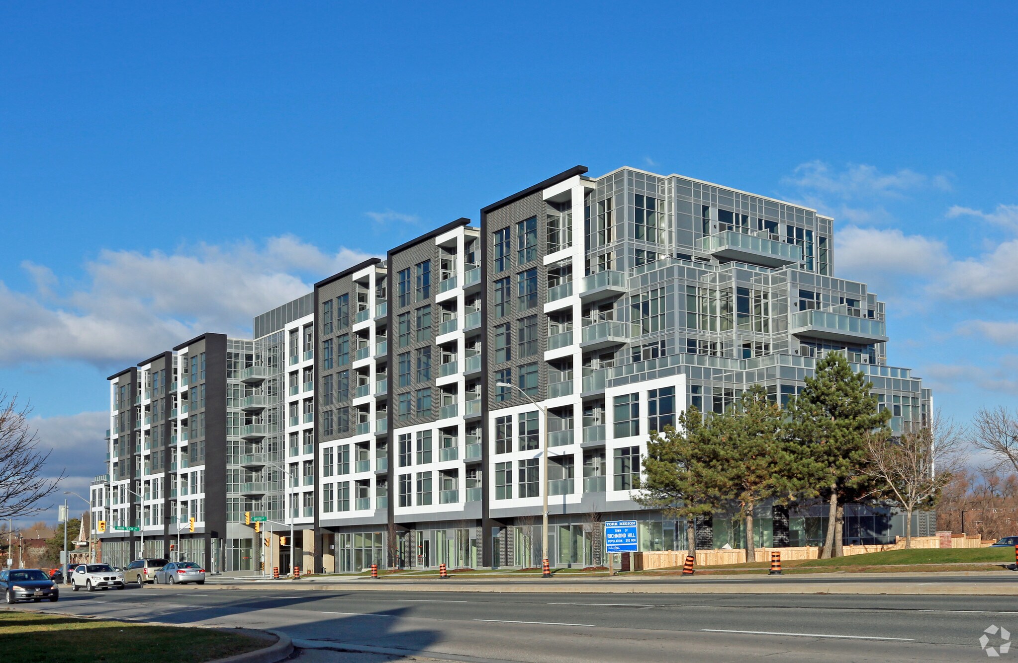 8763 Bayview Ave, Richmond Hill, ON à vendre Photo principale– Image 1 sur 15