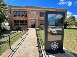 410 W 7th St, Taylor, TX à louer Photo de l’immeuble– Image 1 sur 1