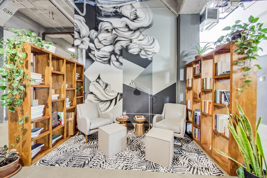 2744 E 11th St, Oakland, CA à louer - Photo intérieure – Image 2 sur 6