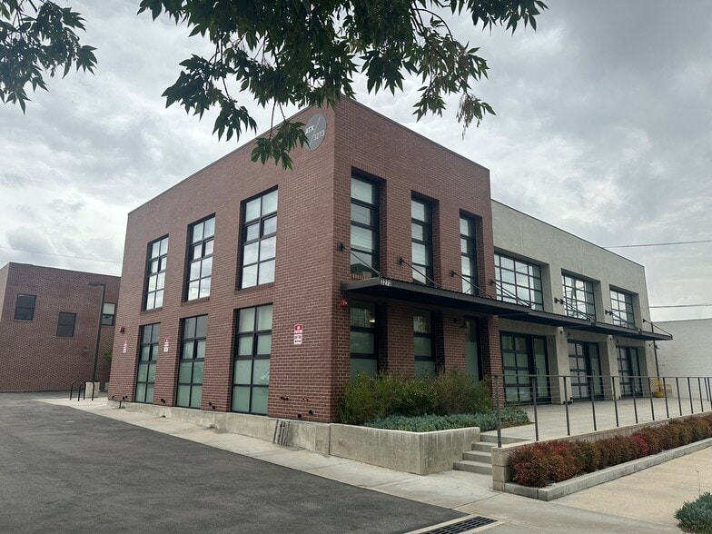 3273 Casitas Ave, Los Angeles, CA à louer - Photo de l’immeuble – Image 3 sur 13