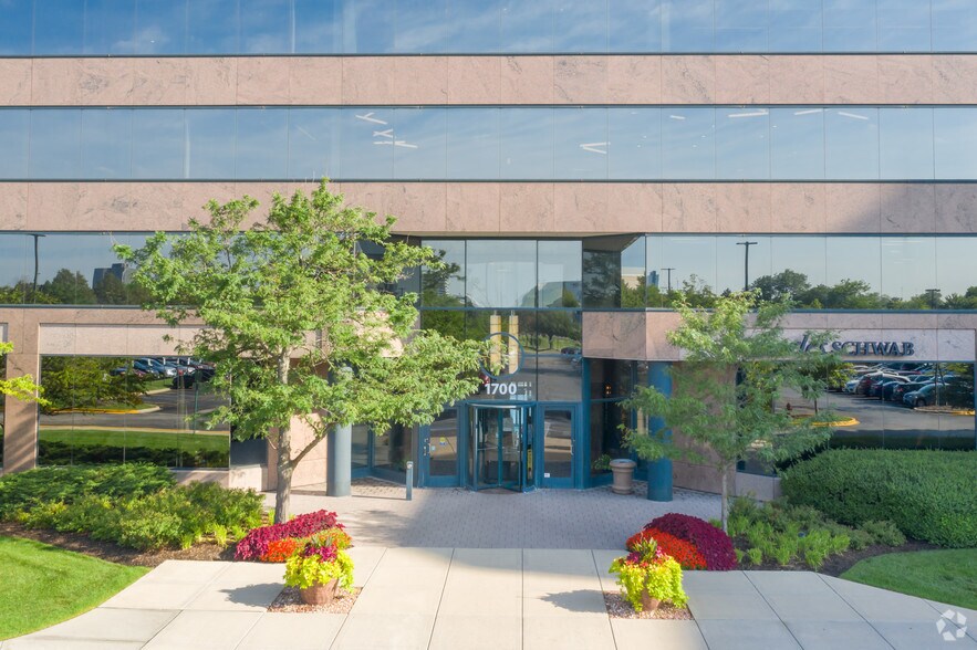 1700 E Golf Rd, Schaumburg, IL à louer - Photo de l’immeuble – Image 3 sur 14