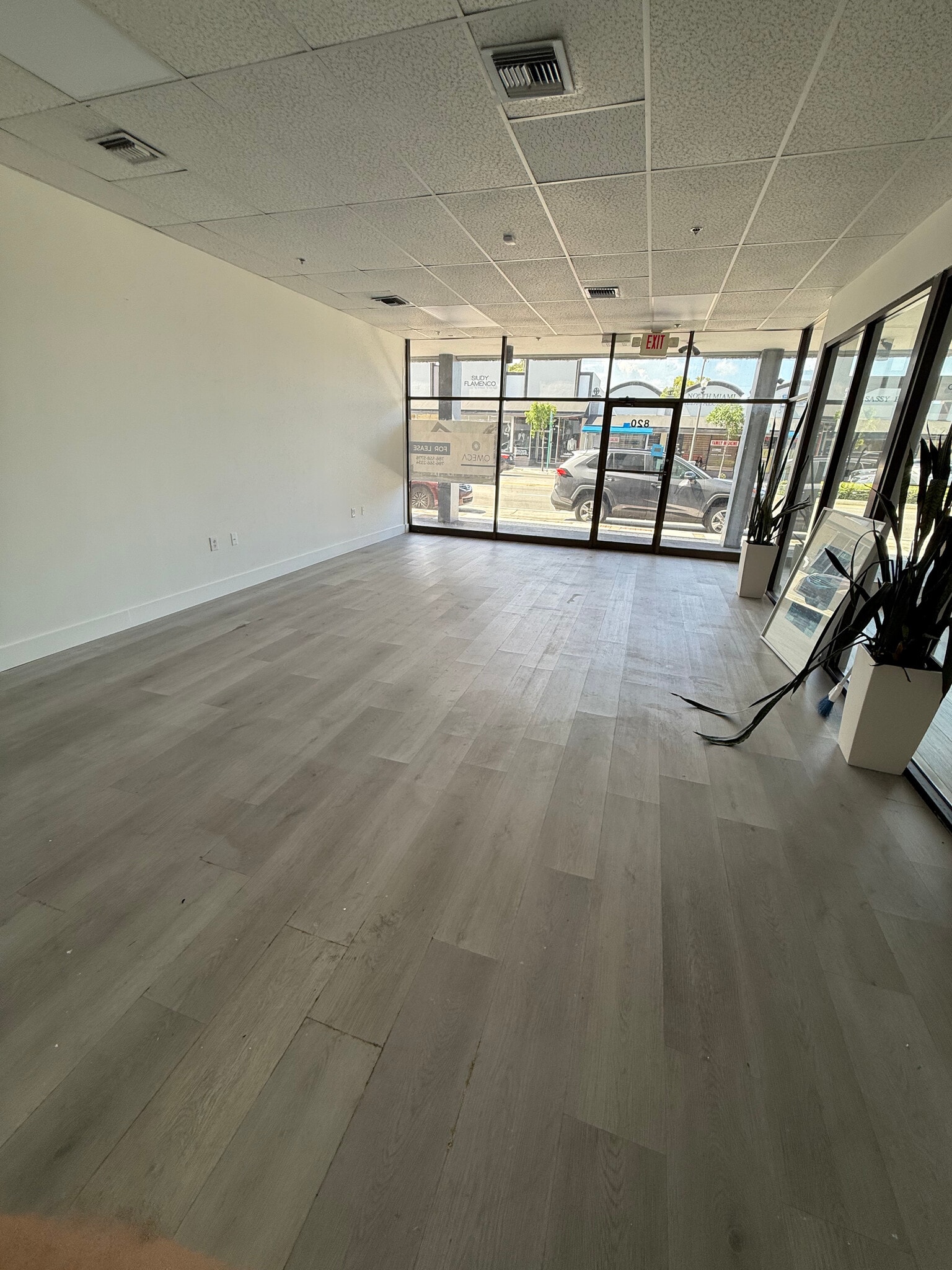 800 NE 125th St, North Miami, FL à louer Photo intérieure– Image 1 sur 4