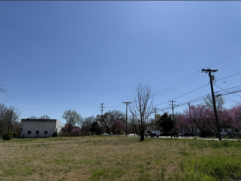 1201 Martin Luther King Jr dr, Greensboro, NC à vendre - Photo principale – Image 1 sur 7