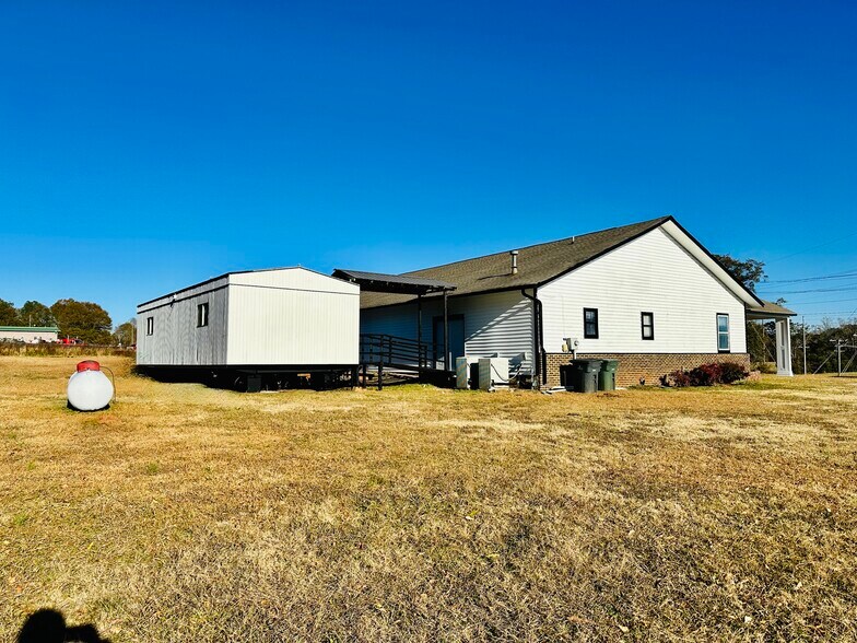 9311 US-19, Zebulon, GA à louer - Photo de l’immeuble – Image 3 sur 6