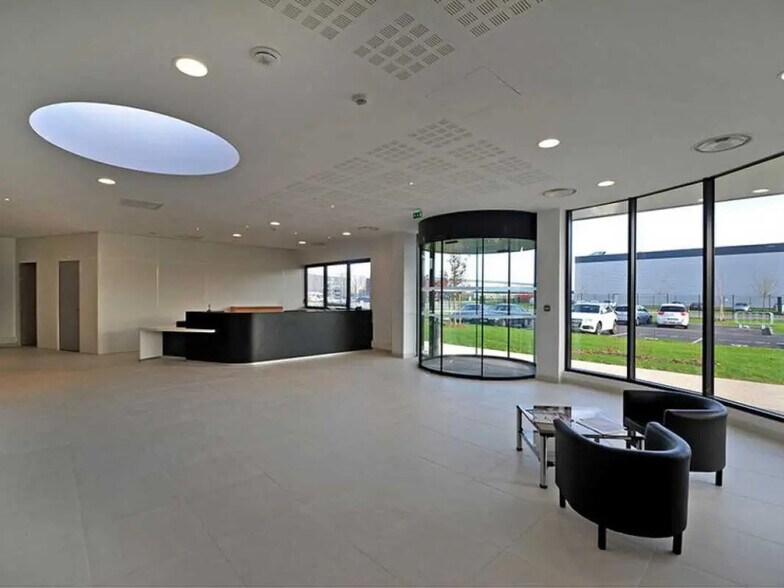 8 Rue Du Maréchal De Lattre De Tassigny, Élancourt à louer - Hall d’entrée – Image 3 sur 10