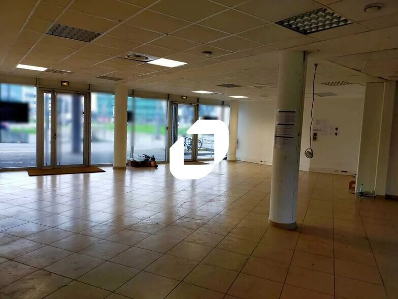 Local commercial dans Bordeaux à louer - Photo de l’immeuble – Image 3 sur 6