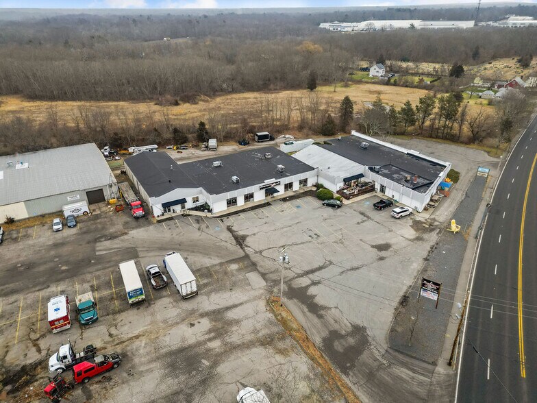 2555 GAR Hwy, Swansea, MA à vendre - Photo de l’immeuble – Image 3 sur 15