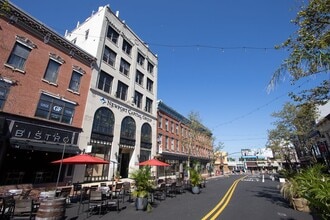 12 Broad St, Red Bank, NJ à louer Photo intérieure– Image 1 sur 7