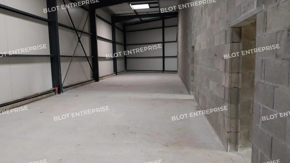 Local d’activités dans Hillion à louer - Photo de l’immeuble – Image 3 sur 4