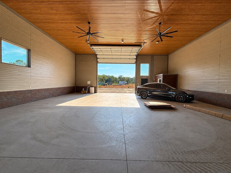 144 McCrary Rd, Mooresville, NC à vendre - Photo principale – Image 1 sur 21
