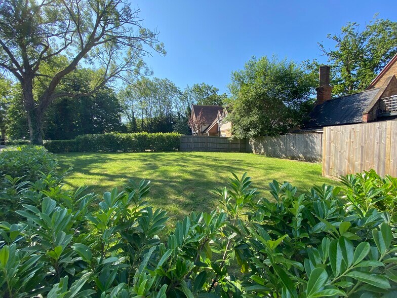 142 London Rd, Radlett à vendre - Photo de l’immeuble – Image 3 sur 8