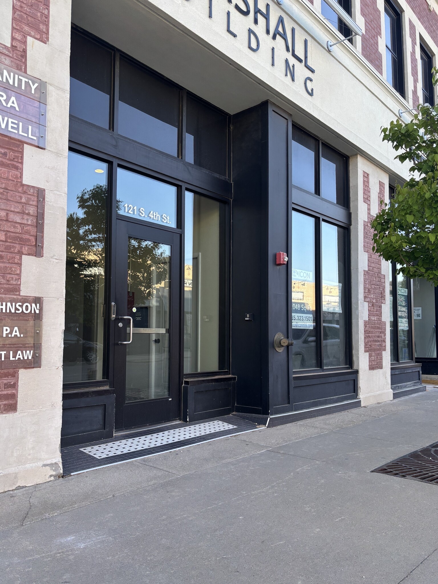 121 S 4th St, Manhattan, KS à louer Photo de l’immeuble– Image 1 sur 5