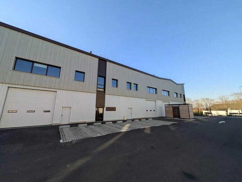 23 Rue Des Beaux Soleils, Osny à louer - Photo de l’immeuble – Image 2 sur 9