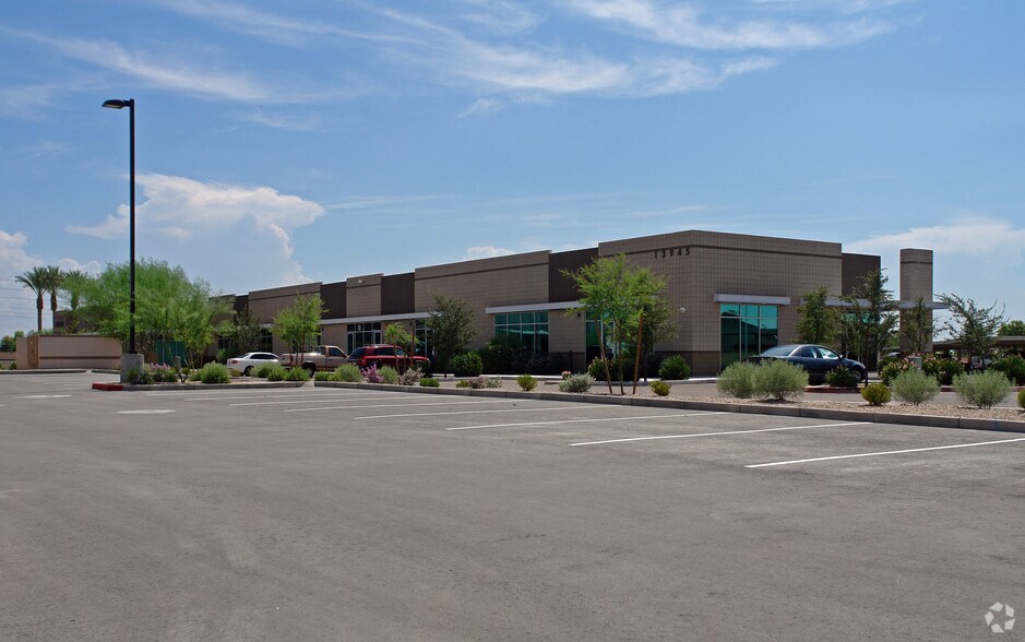 13945 W Grand Ave, Surprise, AZ à vendre - Photo de l’immeuble – Image 1 sur 6
