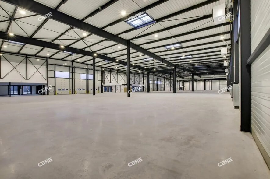Bureau dans Le Bourget à louer - Photo de l’immeuble – Image 3 sur 13