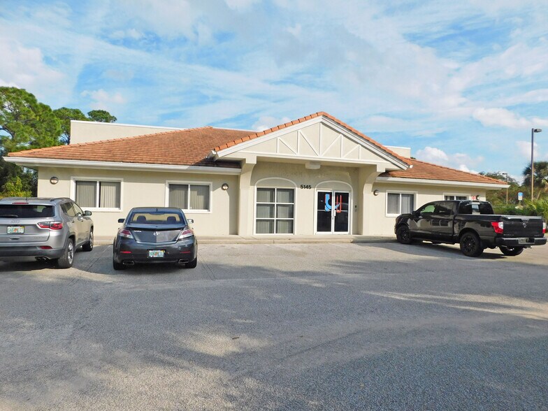5145 Commercial Dr, Melbourne, FL à louer - Photo de l’immeuble – Image 1 sur 55