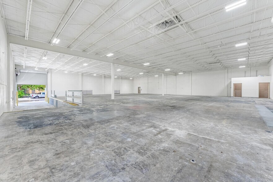 14525-14570 NW 26th Ave, Opa Locka, FL à louer - Photo de l’immeuble – Image 2 sur 29