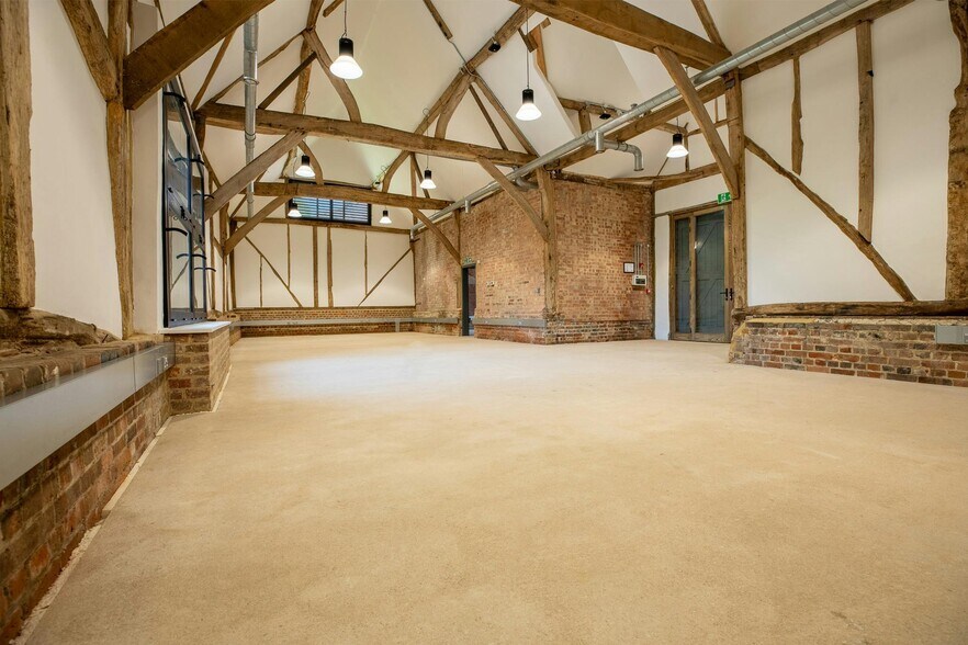 Manor Farm Barns, Hughenden Manor Estate, High Wycombe à louer - Photo de l’immeuble – Image 2 sur 10