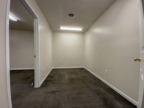 386 S Koke Mill Rd, Springfield, IL à louer Photo intérieure– Image 1 sur 4